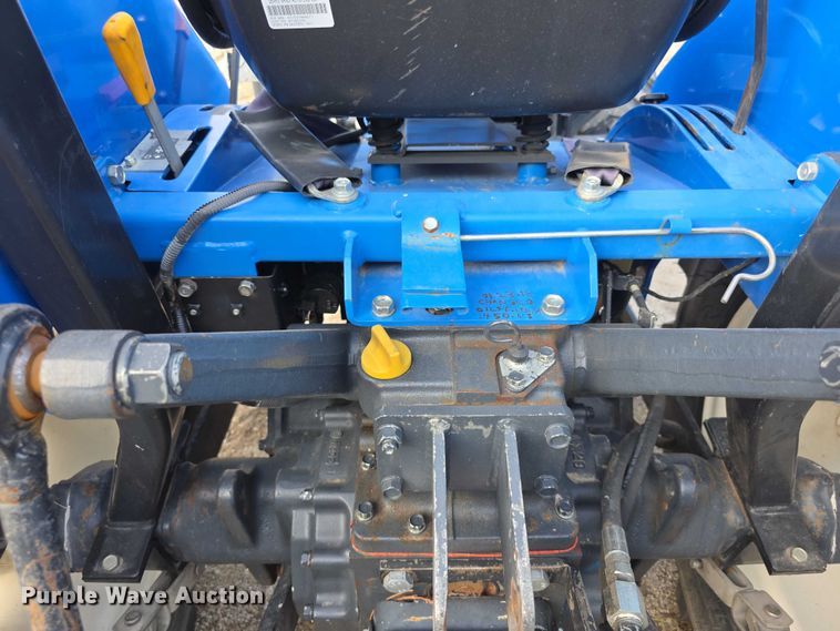 image for item FI0641 2011 New holland T1530 MFWD tractor