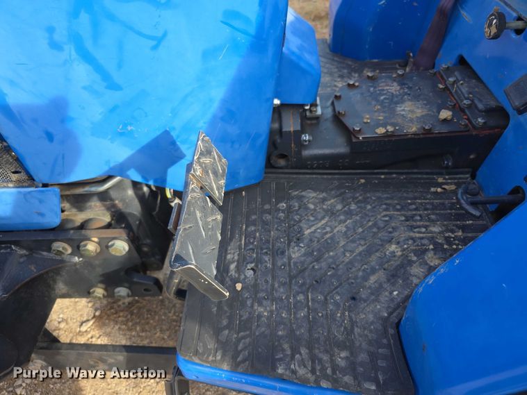 image for item FI0641 2011 New holland T1530 MFWD tractor