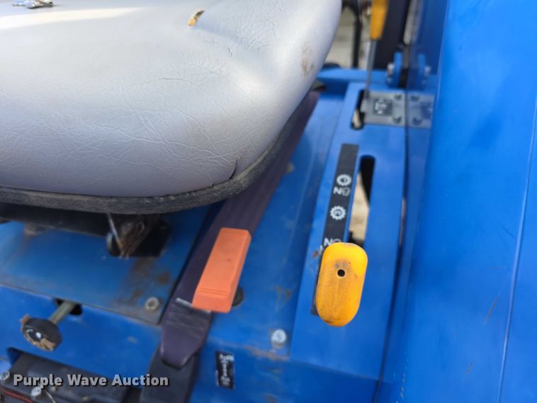 image for item FI0641 2011 New holland T1530 MFWD tractor