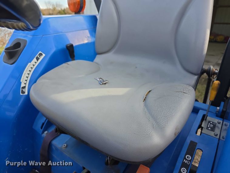 image for item FI0641 2011 New holland T1530 MFWD tractor