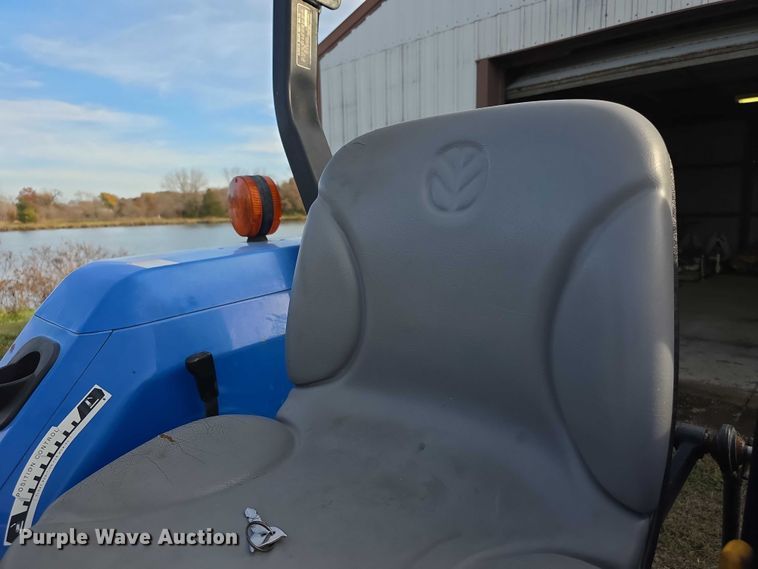 image for item FI0641 2011 New holland T1530 MFWD tractor