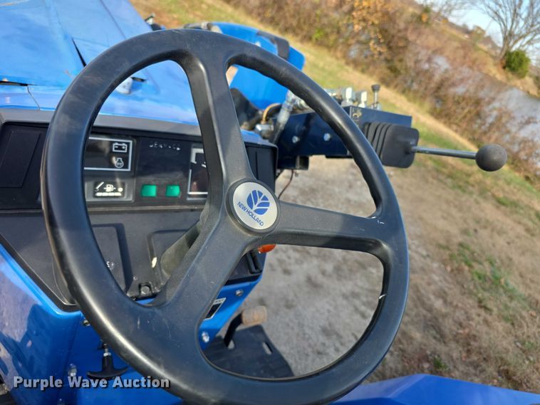 image for item FI0641 2011 New holland T1530 MFWD tractor