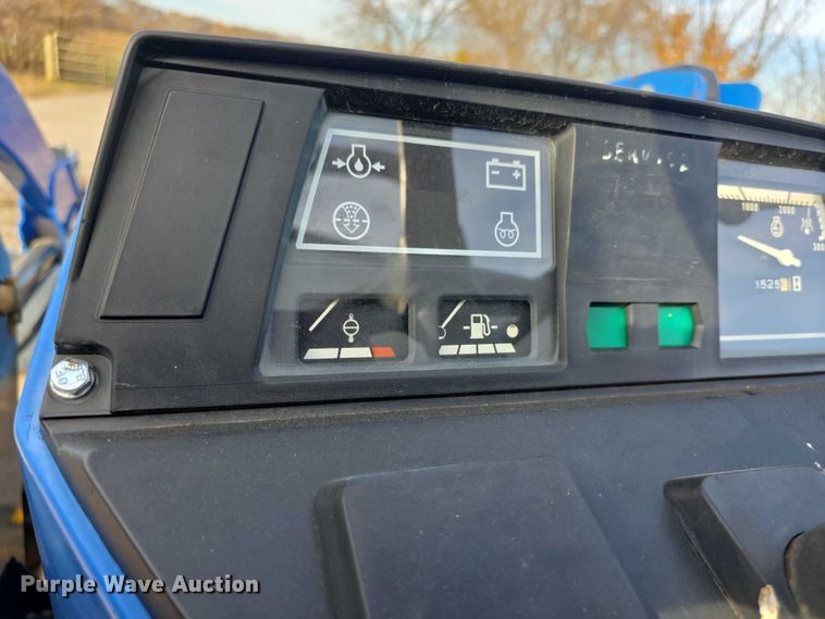 image for item FI0641 2011 New holland T1530 MFWD tractor