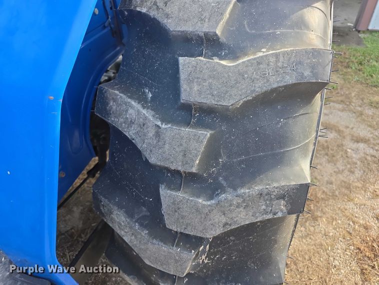 image for item FI0641 2011 New holland T1530 MFWD tractor