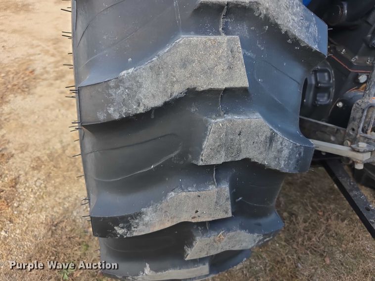 image for item FI0641 2011 New holland T1530 MFWD tractor