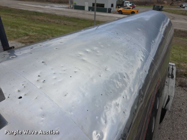 image for item FI0648 1986 Walker Sanitary 3A asphalt trailer  