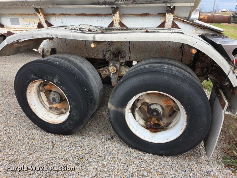 image for item FI0648 1986 Walker Sanitary 3A asphalt trailer  