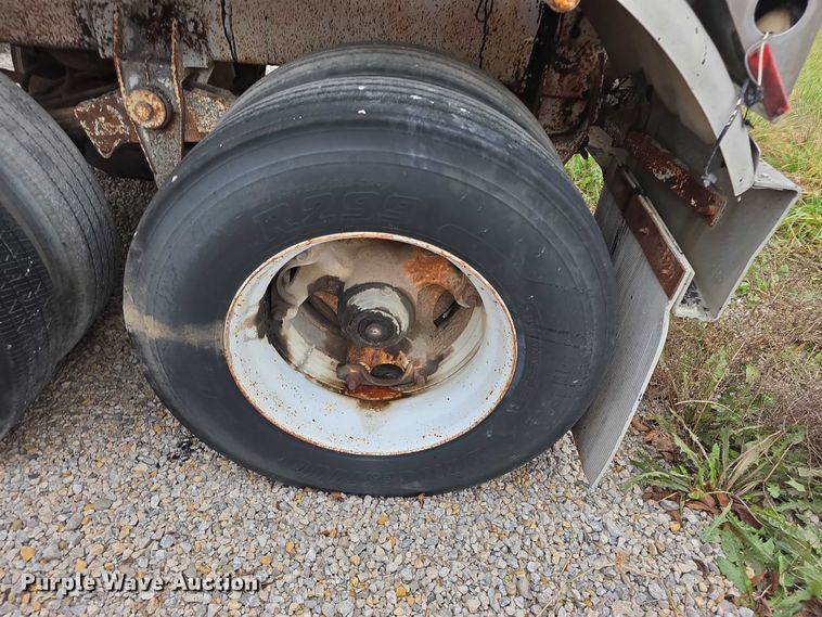 image for item FI0648 1986 Walker Sanitary 3A asphalt trailer  
