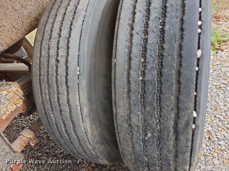 image for item FI0648 1986 Walker Sanitary 3A asphalt trailer  