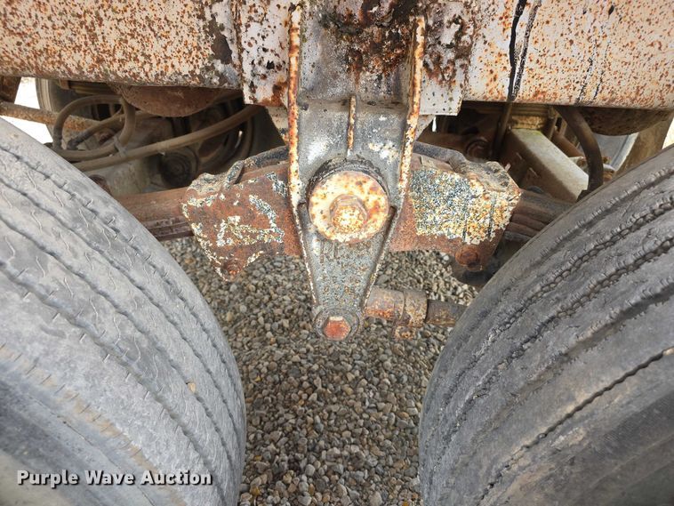 image for item FI0648 1986 Walker Sanitary 3A asphalt trailer  