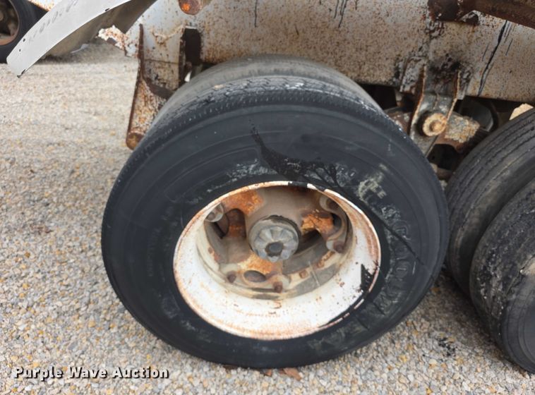 image for item FI0648 1986 Walker Sanitary 3A asphalt trailer  