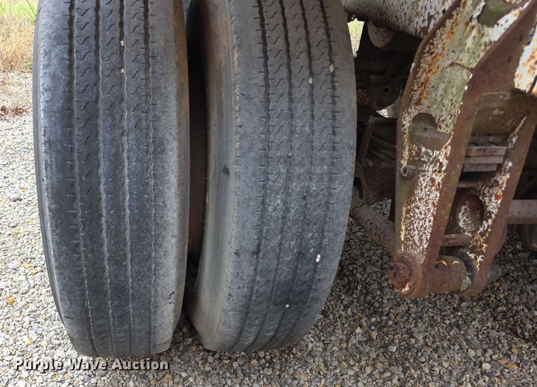 image for item FI0648 1986 Walker Sanitary 3A asphalt trailer  