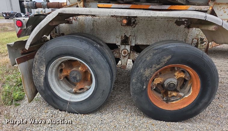 image for item FI0648 1986 Walker Sanitary 3A asphalt trailer  