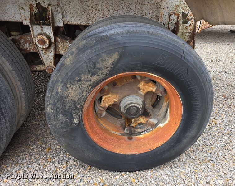 image for item FI0648 1986 Walker Sanitary 3A asphalt trailer  