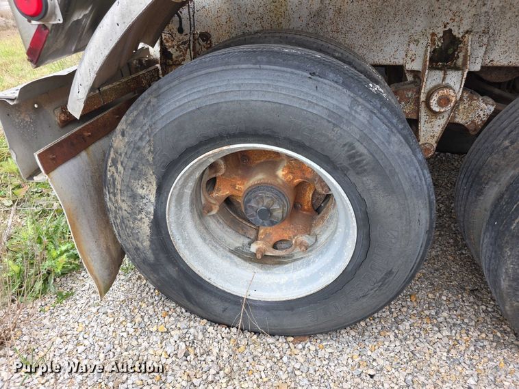 image for item FI0648 1986 Walker Sanitary 3A asphalt trailer  