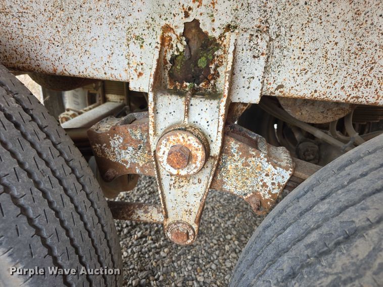 image for item FI0648 1986 Walker Sanitary 3A asphalt trailer  