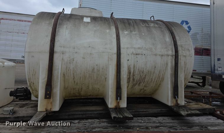 image for item FI0652 (2) poly tanks