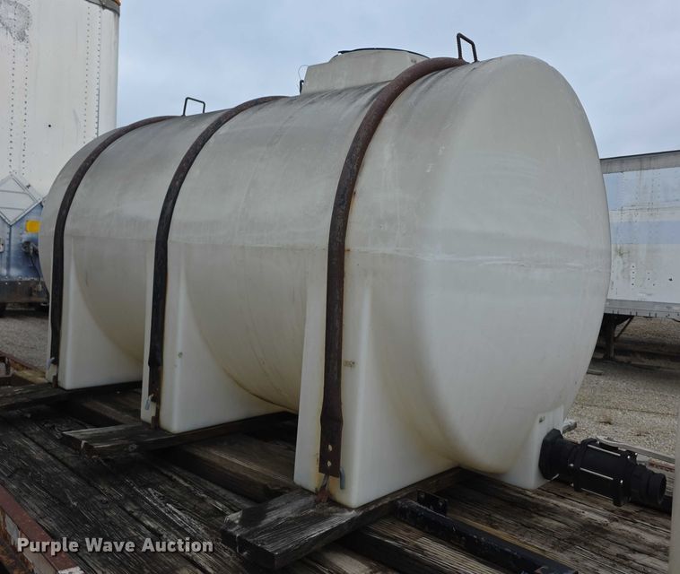 image for item FI0652 (2) poly tanks