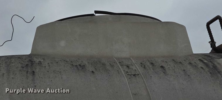 image for item FI0652 (2) poly tanks