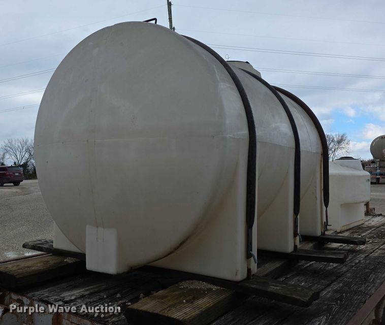 image for item FI0652 (2) poly tanks