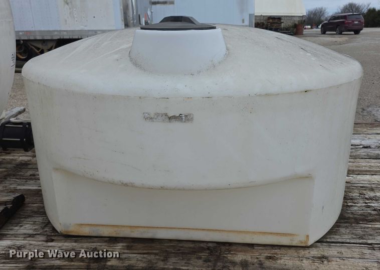 image for item FI0652 (2) poly tanks