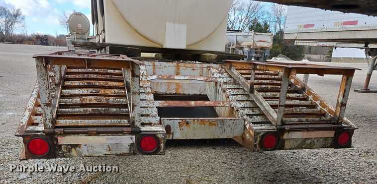 image for item FI0653 1983 Carrier King 2000 equipment trailer