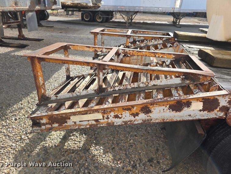 image for item FI0653 1983 Carrier King 2000 equipment trailer