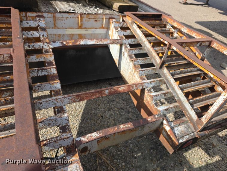 image for item FI0653 1983 Carrier King 2000 equipment trailer