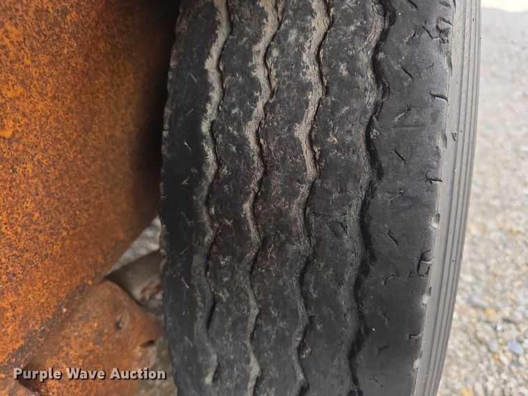 image for item FI0653 1983 Carrier King 2000 equipment trailer