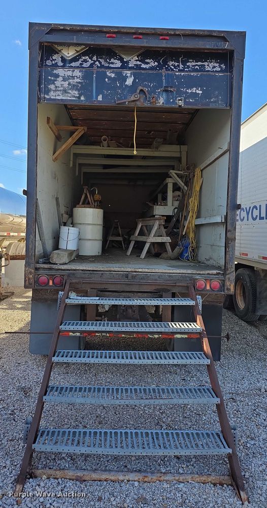 image for item FI0654 1994 Strick dry van trailer