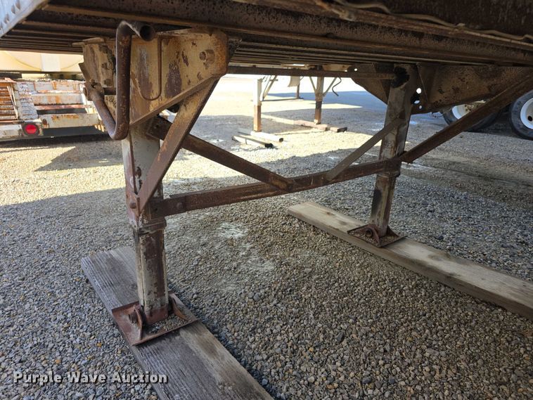 image for item FI0654 1994 Strick dry van trailer