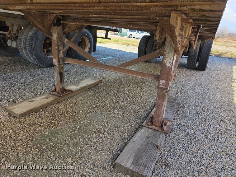 image for item FI0654 1994 Strick dry van trailer