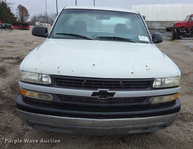 image for item FI0660 2000 Chevrolet Silverado 1500 pickup truck