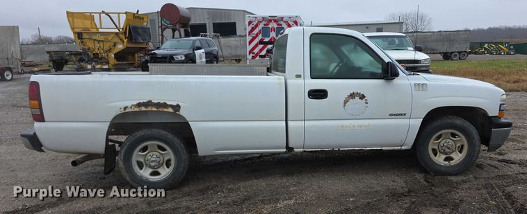 image for item FI0660 2000 Chevrolet Silverado 1500 pickup truck