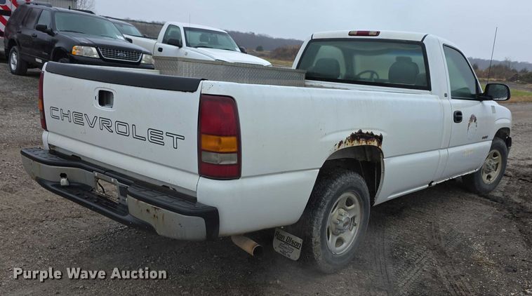 image for item FI0660 2000 Chevrolet Silverado 1500 pickup truck