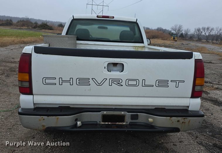 image for item FI0660 2000 Chevrolet Silverado 1500 pickup truck