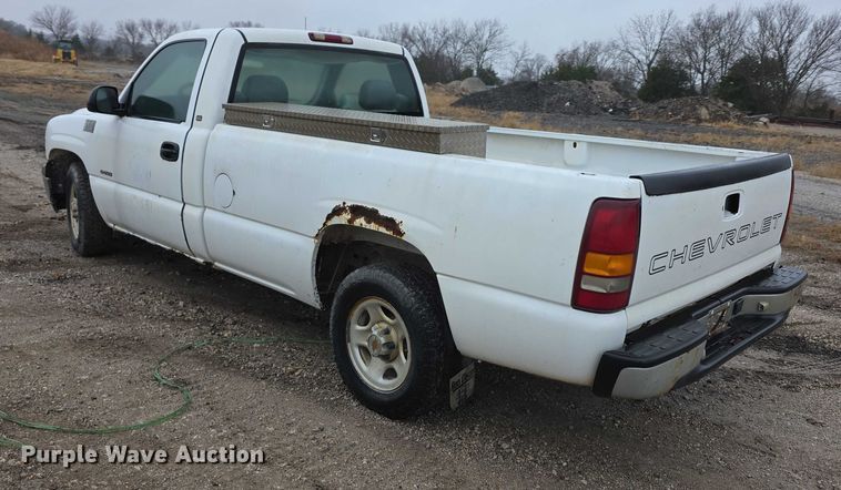 image for item FI0660 2000 Chevrolet Silverado 1500 pickup truck