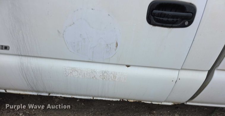 image for item FI0660 2000 Chevrolet Silverado 1500 pickup truck