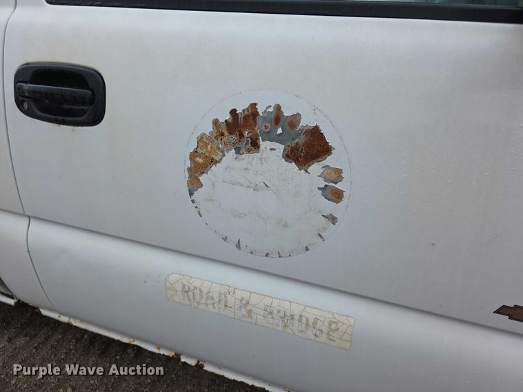 image for item FI0660 2000 Chevrolet Silverado 1500 pickup truck