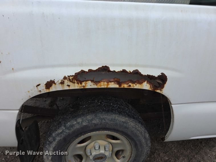 image for item FI0660 2000 Chevrolet Silverado 1500 pickup truck