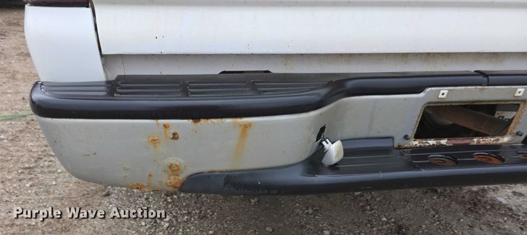 image for item FI0660 2000 Chevrolet Silverado 1500 pickup truck