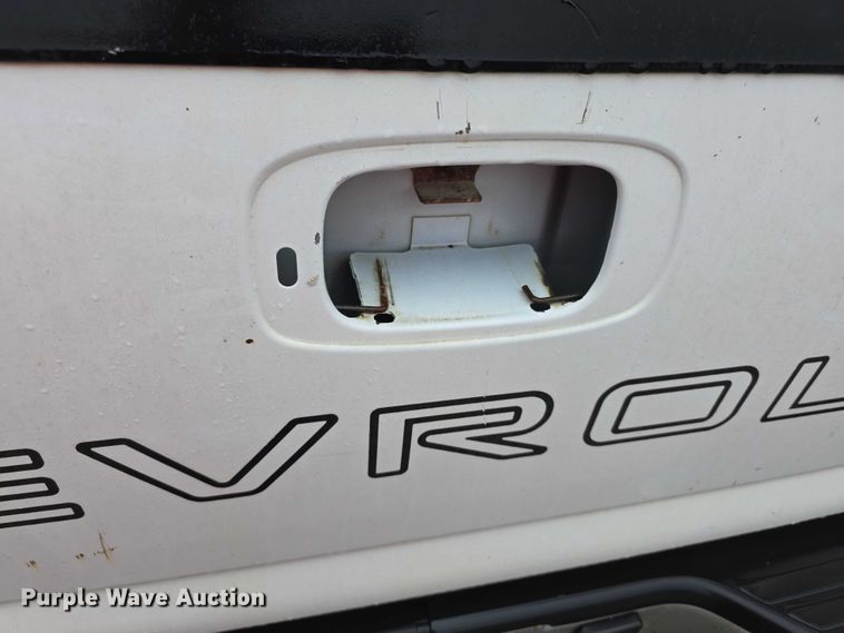 image for item FI0660 2000 Chevrolet Silverado 1500 pickup truck