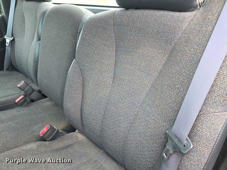 image for item FI0660 2000 Chevrolet Silverado 1500 pickup truck