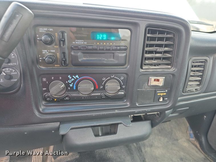 image for item FI0660 2000 Chevrolet Silverado 1500 pickup truck