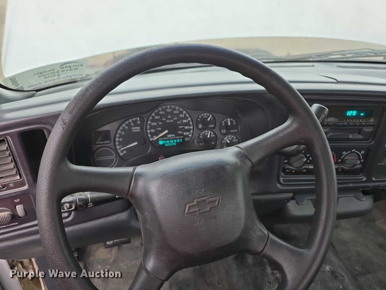 image for item FI0660 2000 Chevrolet Silverado 1500 pickup truck