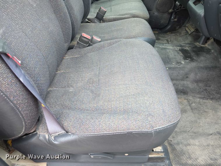 image for item FI0660 2000 Chevrolet Silverado 1500 pickup truck