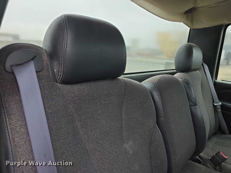 image for item FI0660 2000 Chevrolet Silverado 1500 pickup truck