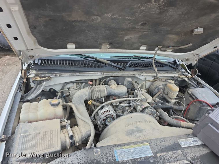 image for item FI0660 2000 Chevrolet Silverado 1500 pickup truck