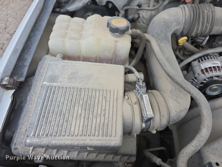 image for item FI0660 2000 Chevrolet Silverado 1500 pickup truck