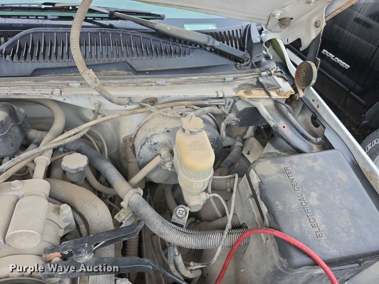 image for item FI0660 2000 Chevrolet Silverado 1500 pickup truck